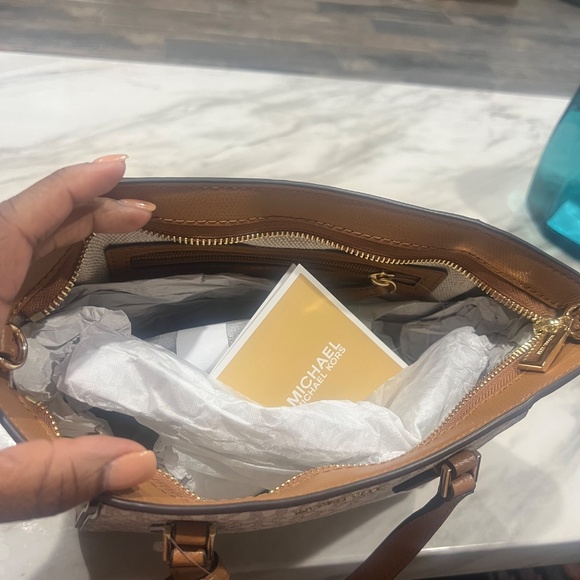 Michael Kors Taryn Small Signature Logo Crossbody - Picture 2 of 3